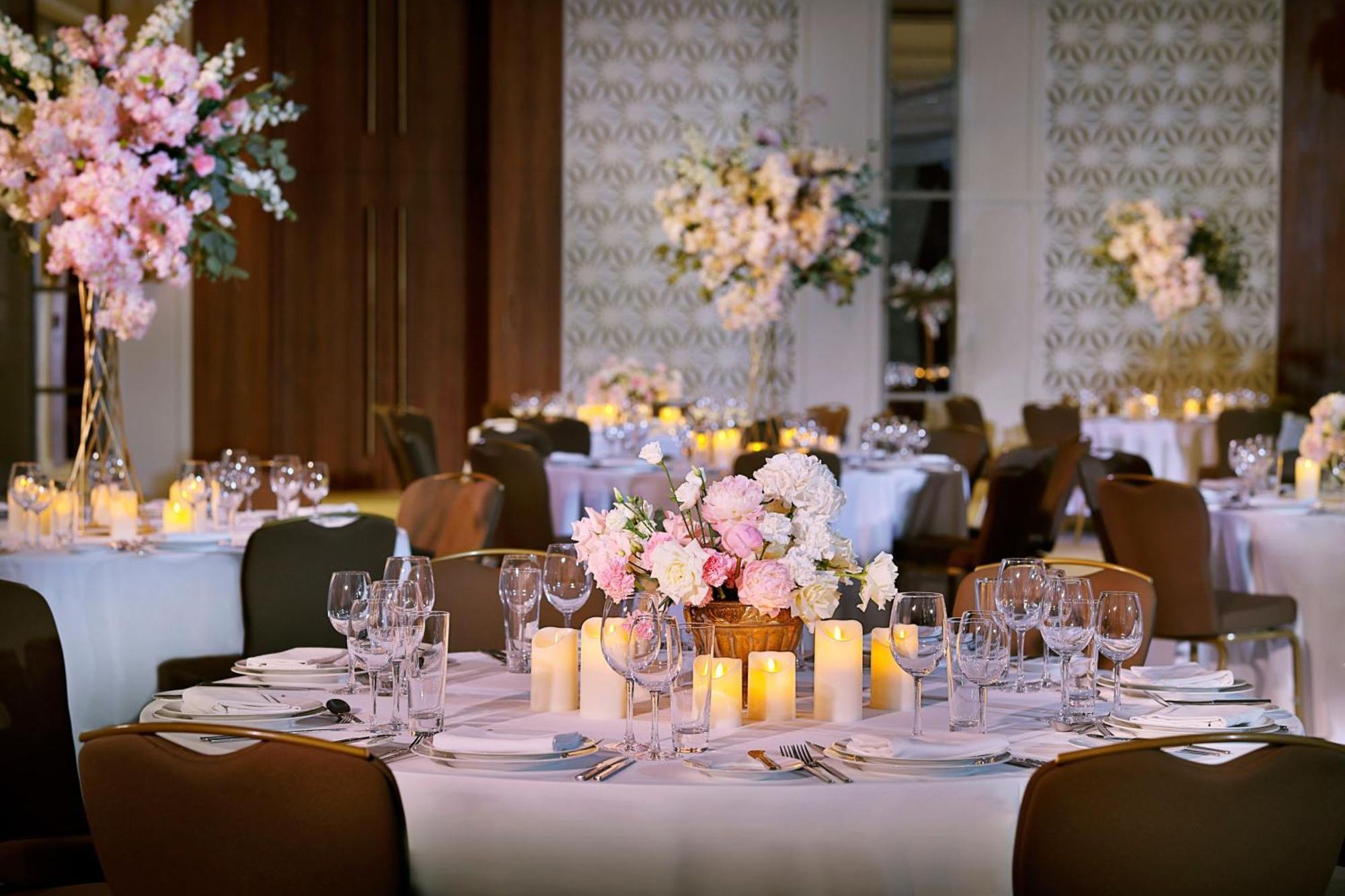 Sheraton Astana Hotel Exteriér fotografie The ballroom at The Dorchester