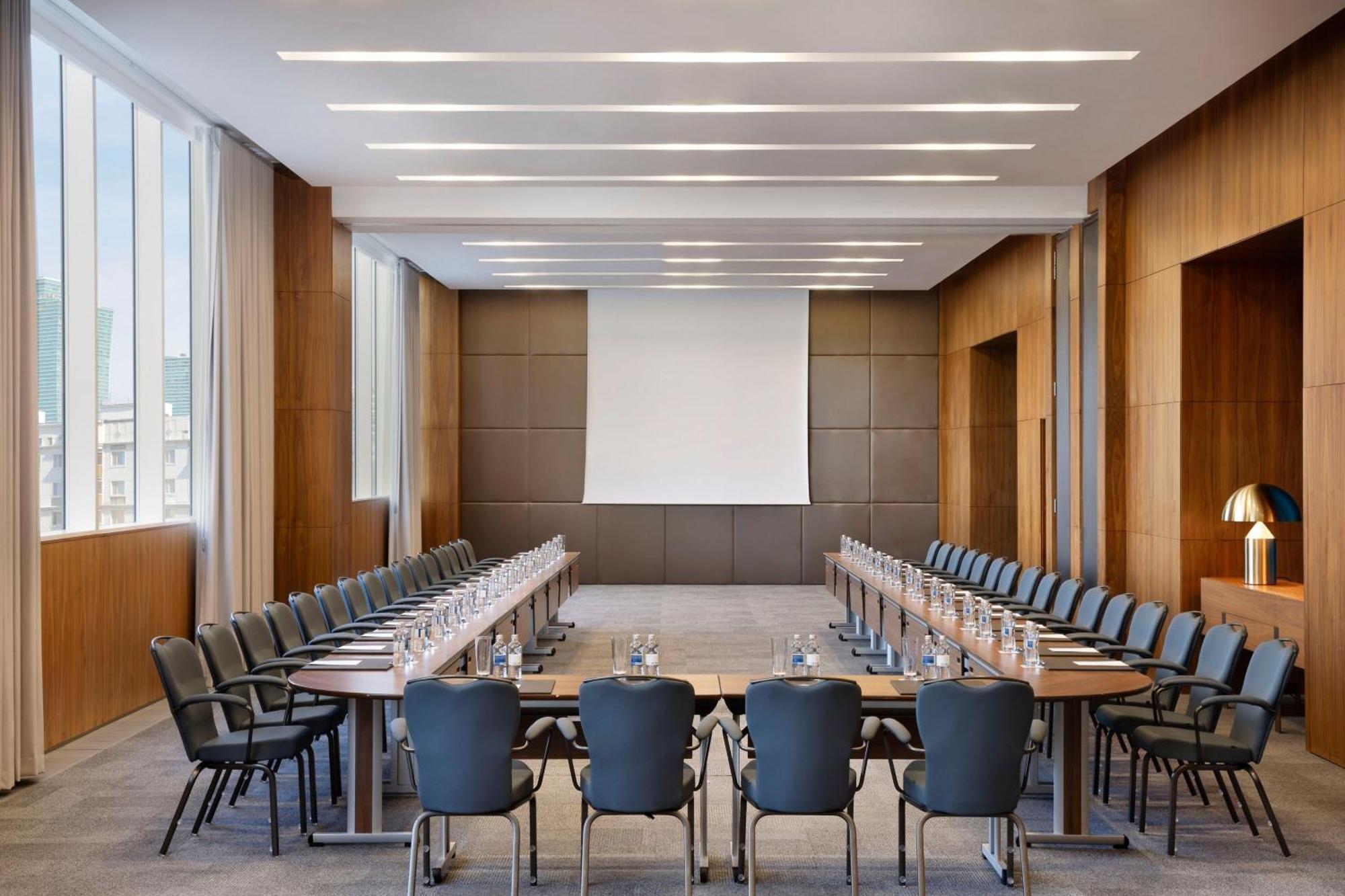 Sheraton Astana Hotel Exteriér fotografie The boardroom