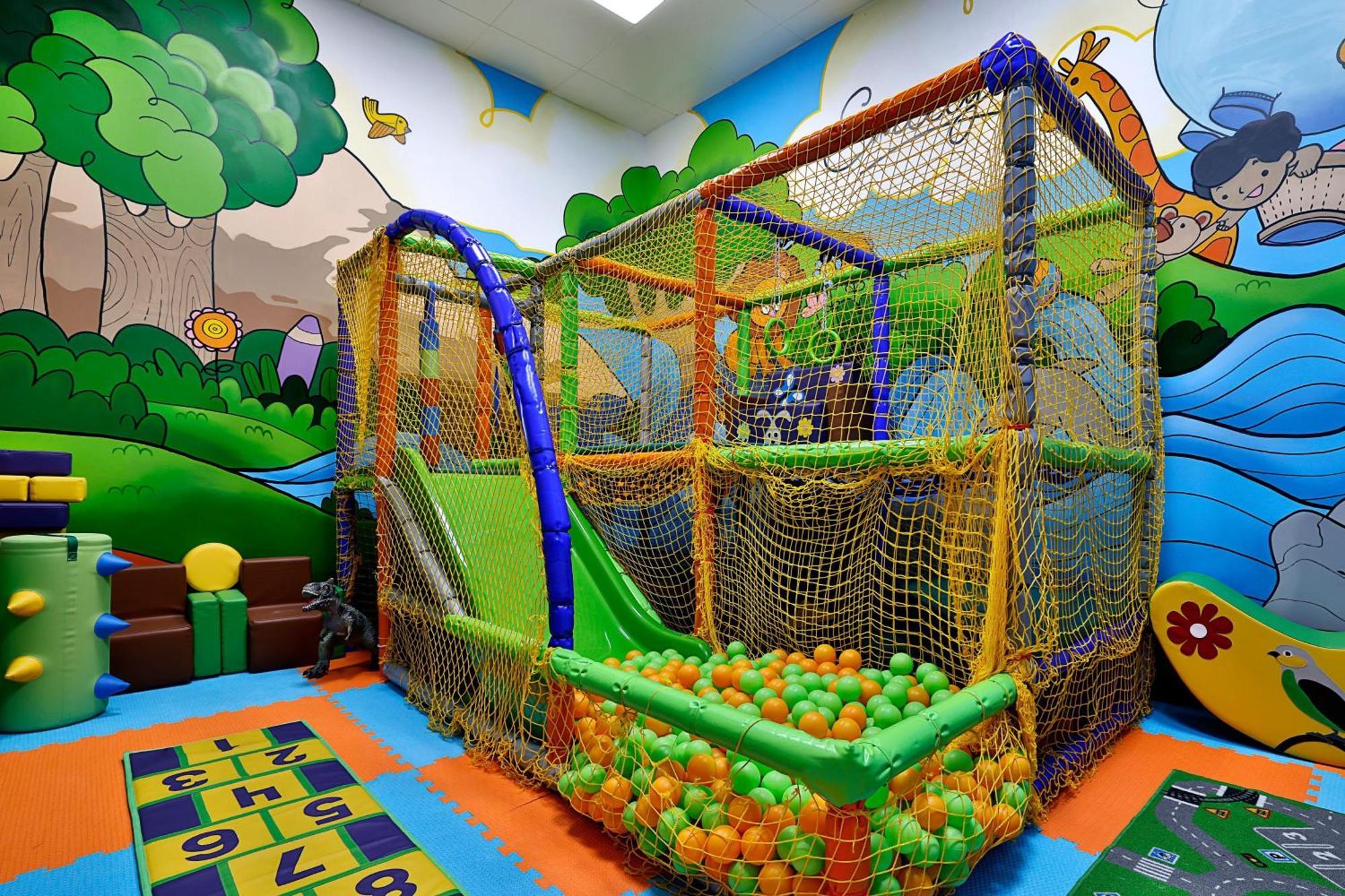 Sheraton Astana Hotel Exteriér fotografie Indoor playground