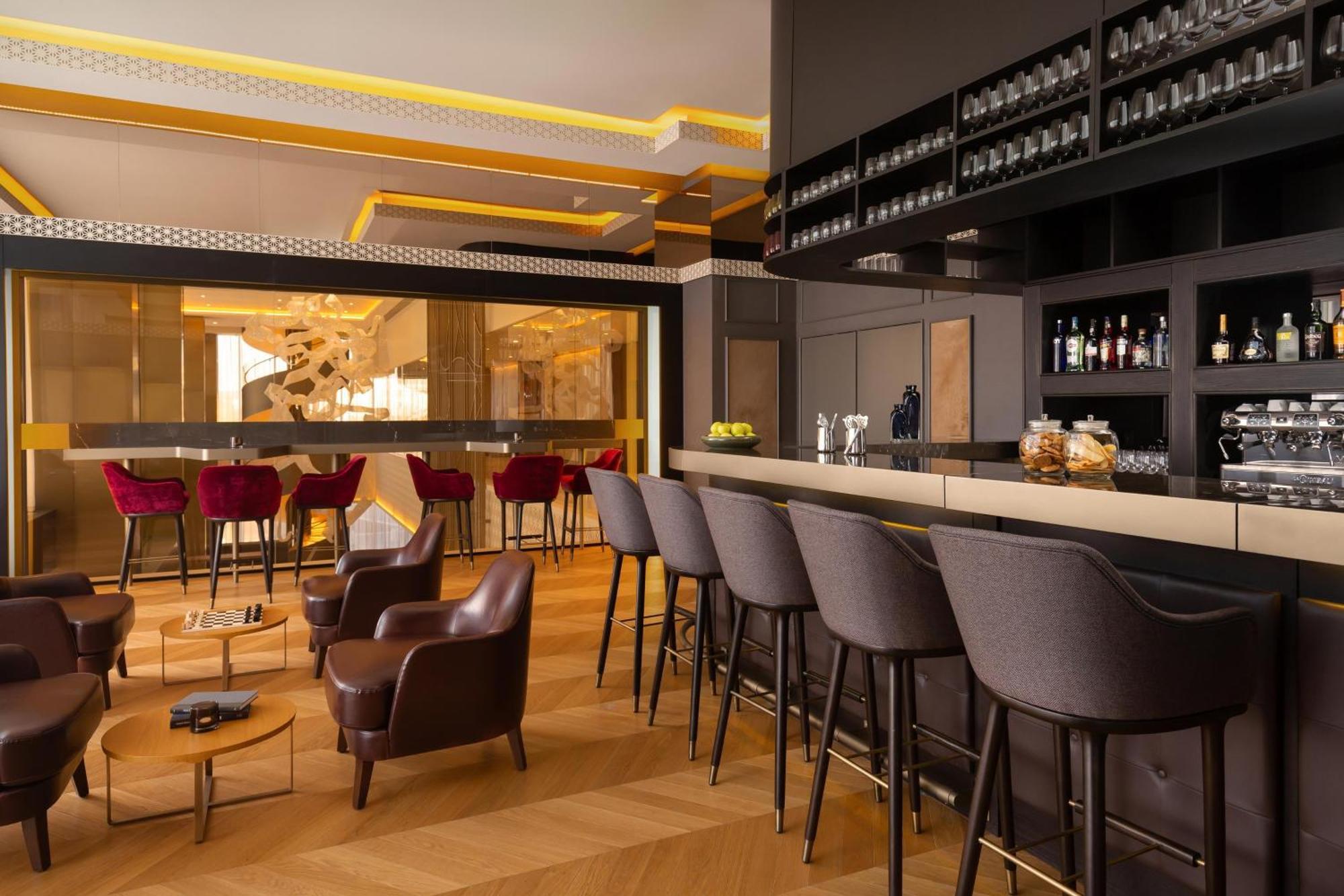 Sheraton Astana Hotel Exteriér fotografie The bar at the 10118 Otto Kunz