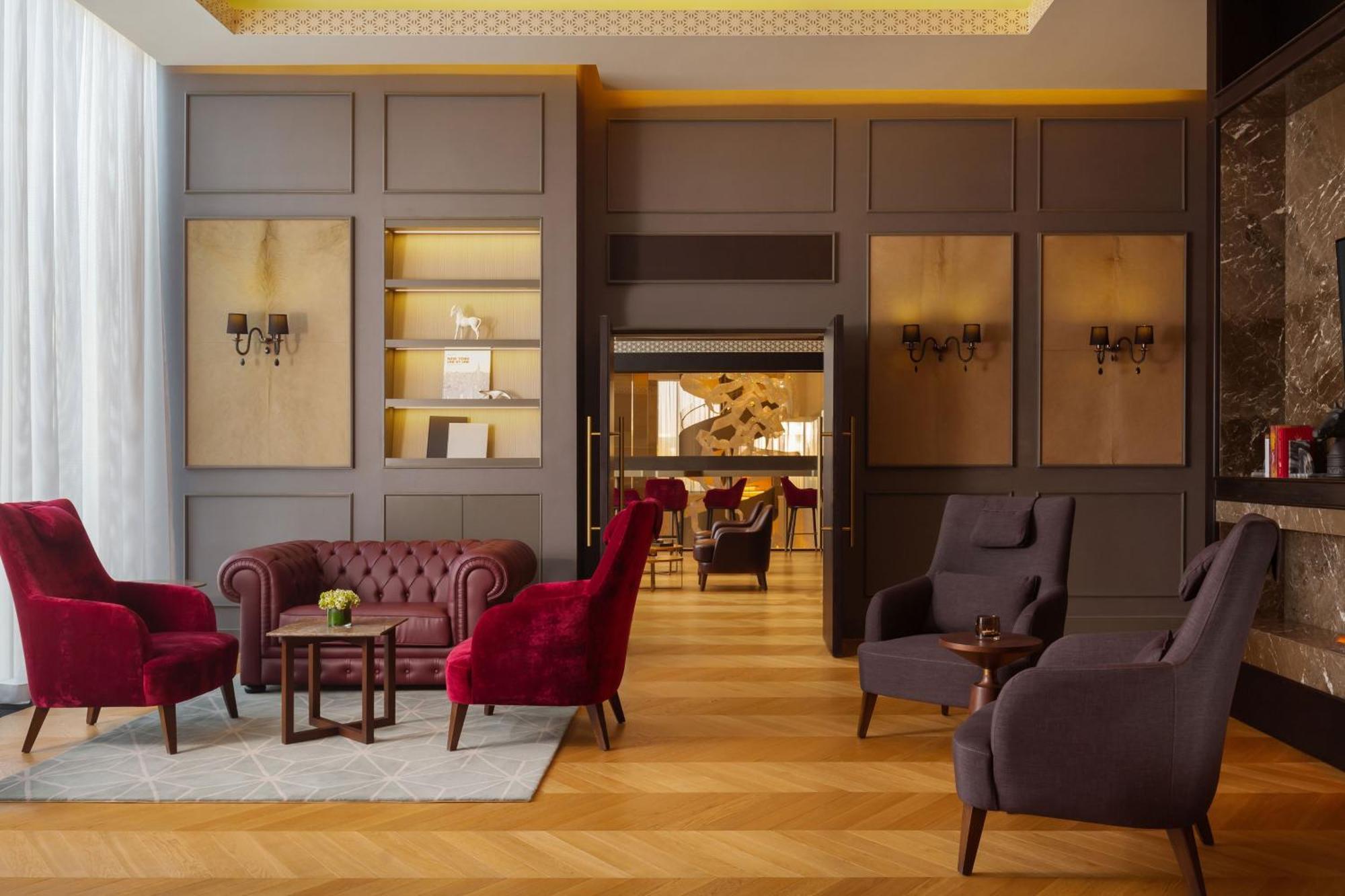 Sheraton Astana Hotel Exteriér fotografie The hotel's lobby