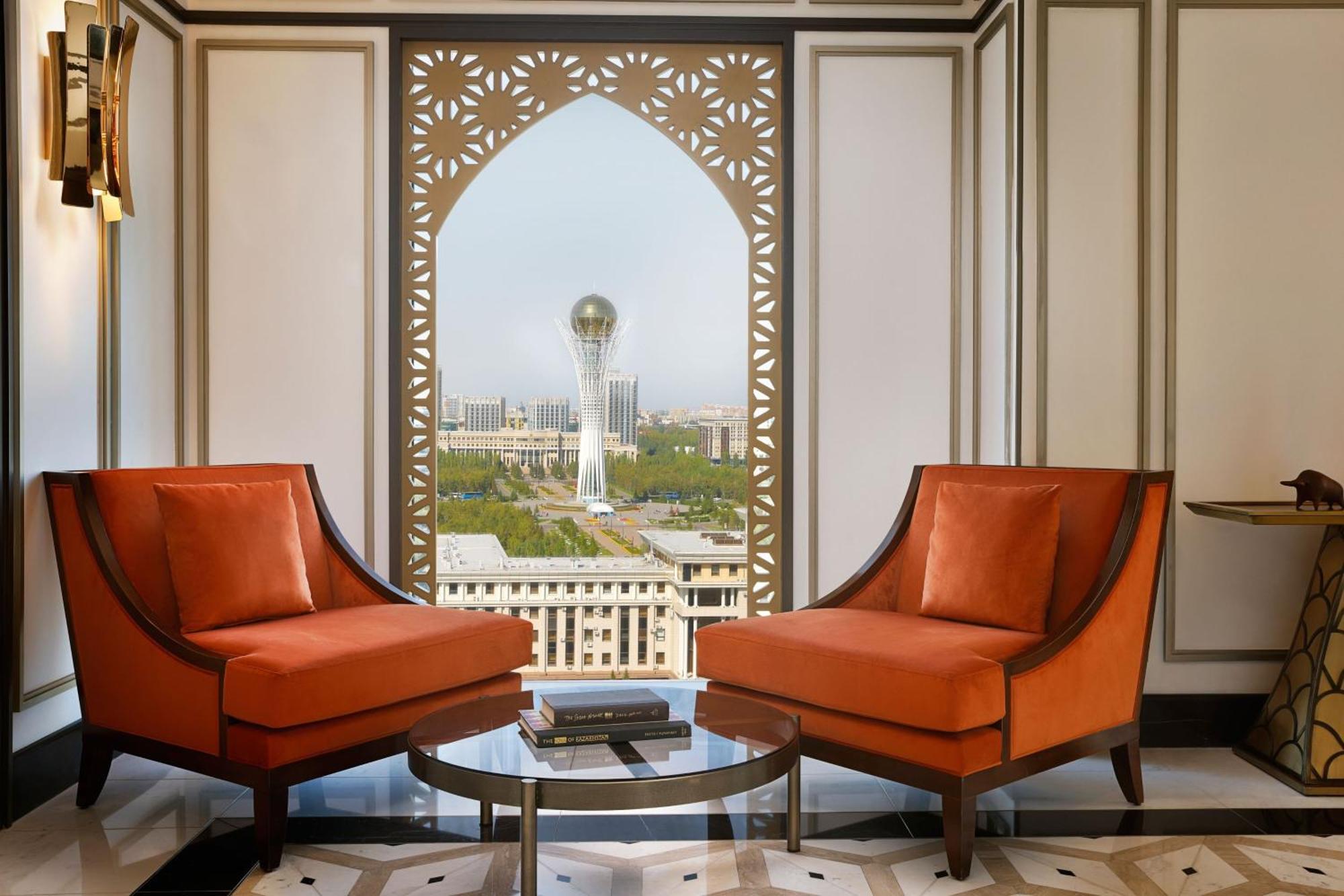 Sheraton Astana Hotel Exteriér fotografie A view of the Bayt Al Mubarak from the hotel