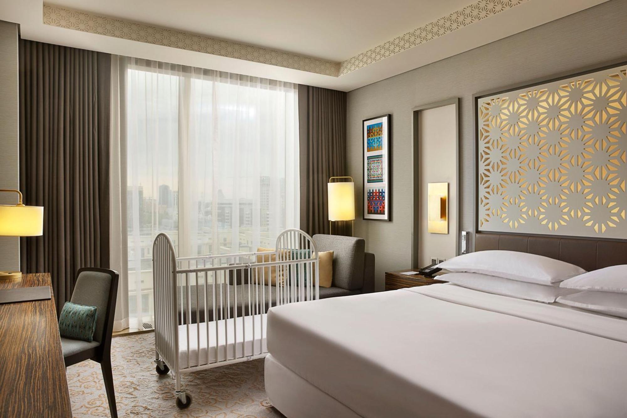Sheraton Astana Hotel Exteriér fotografie A room at the hotel