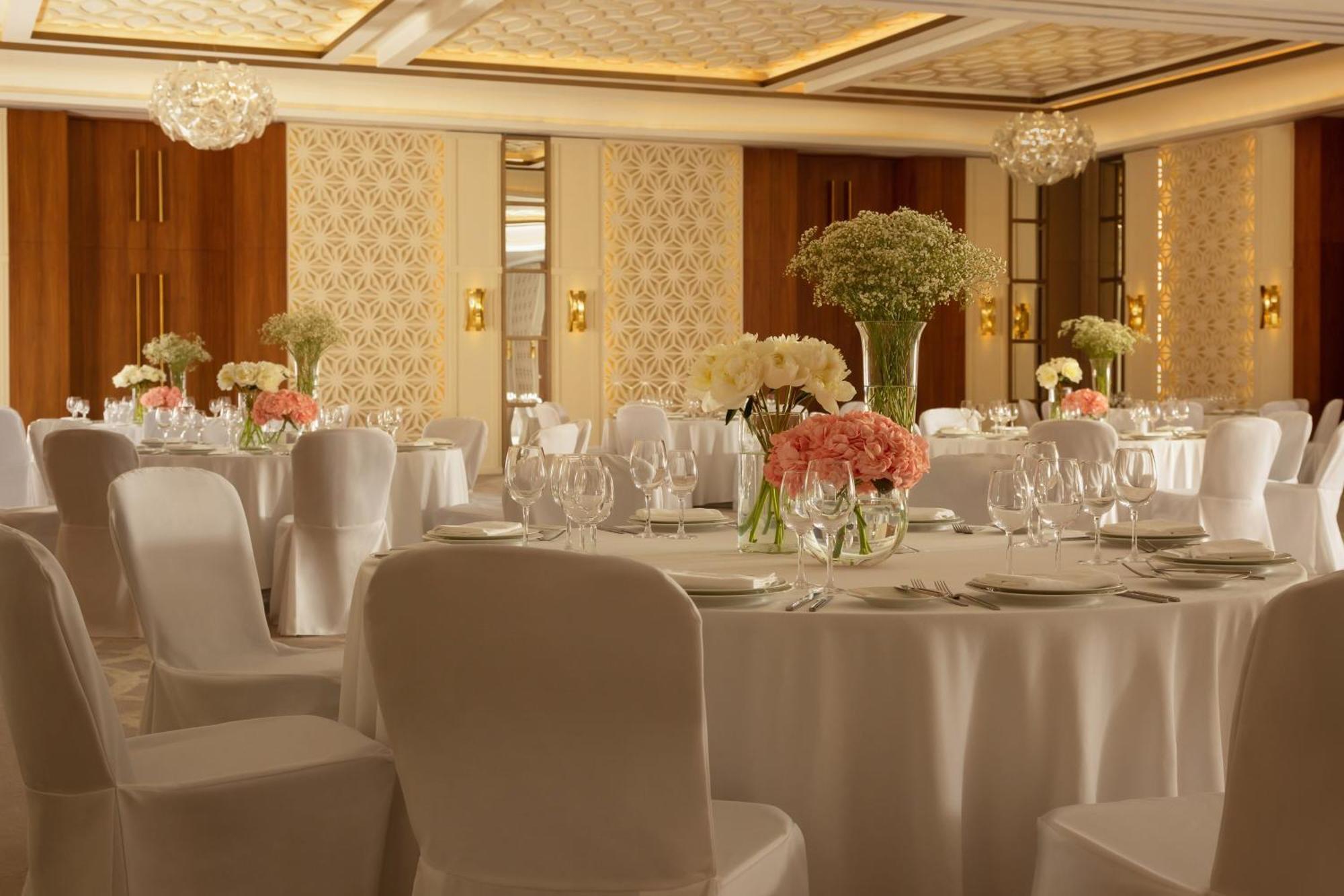 Sheraton Astana Hotel Exteriér fotografie The ballroom