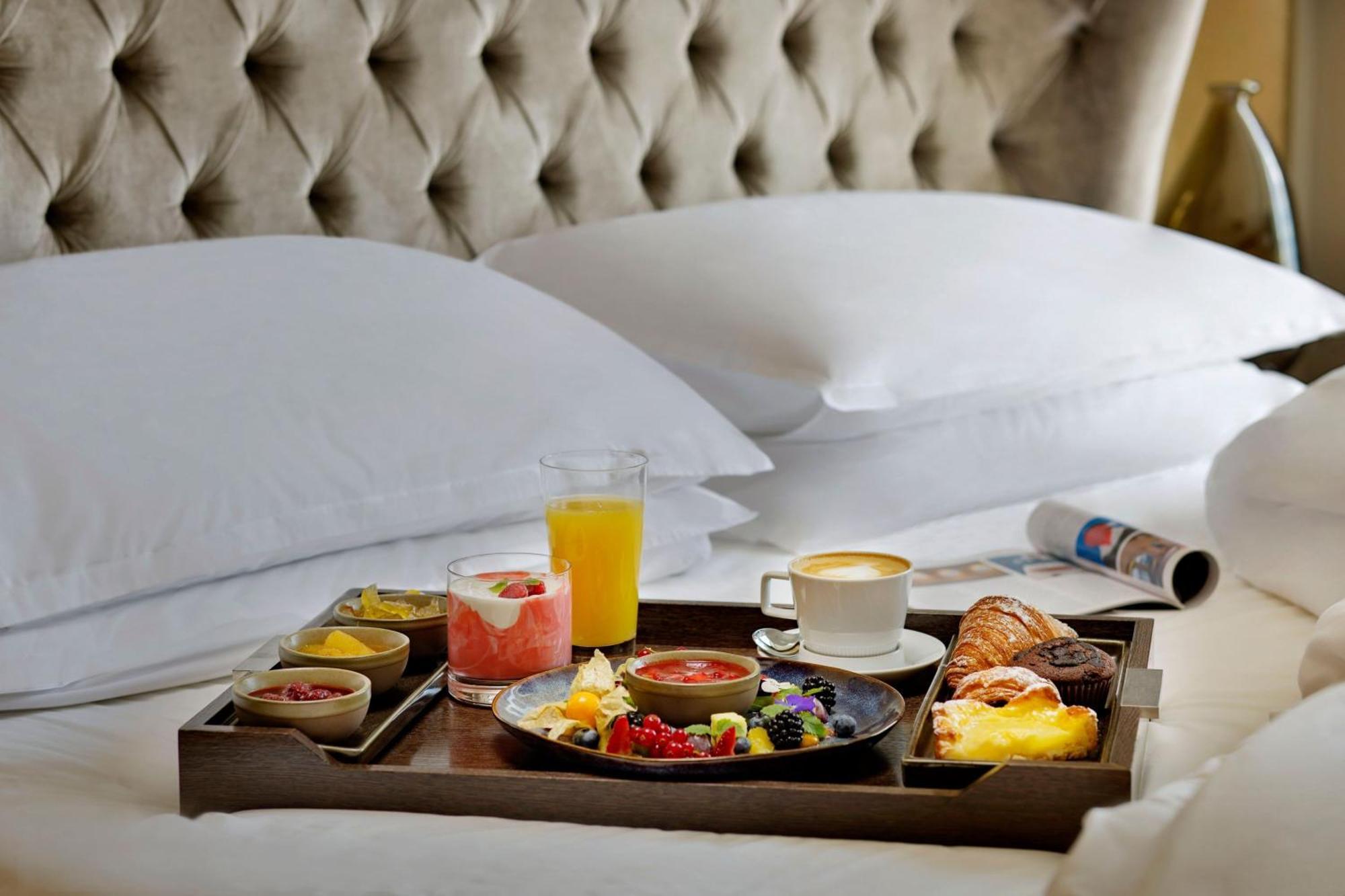 Sheraton Astana Hotel Exteriér fotografie Room service