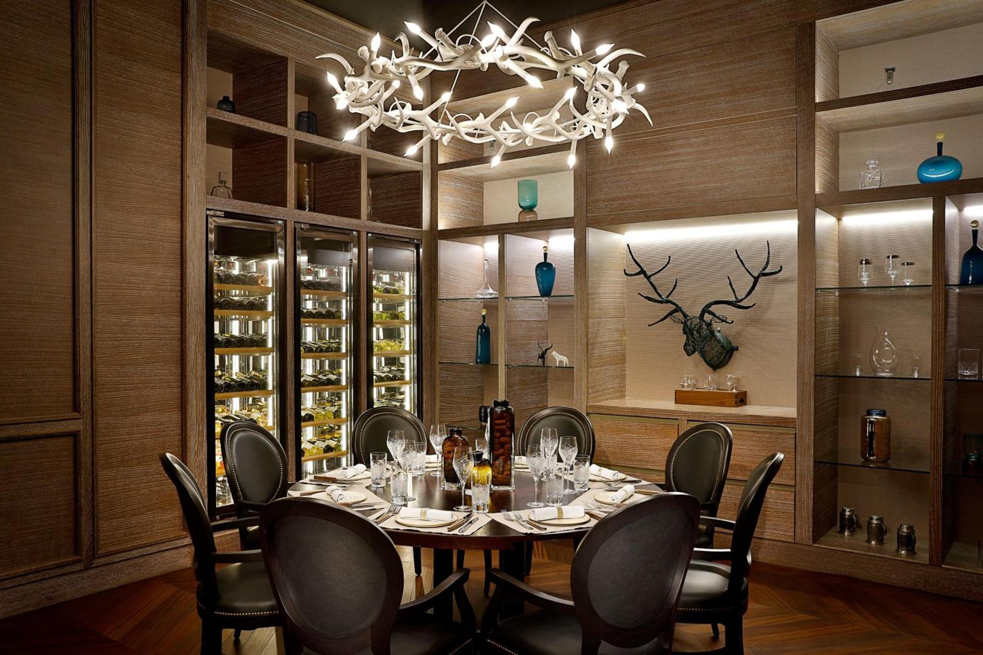 Sheraton Astana Hotel Exteriér fotografie The Wine Room