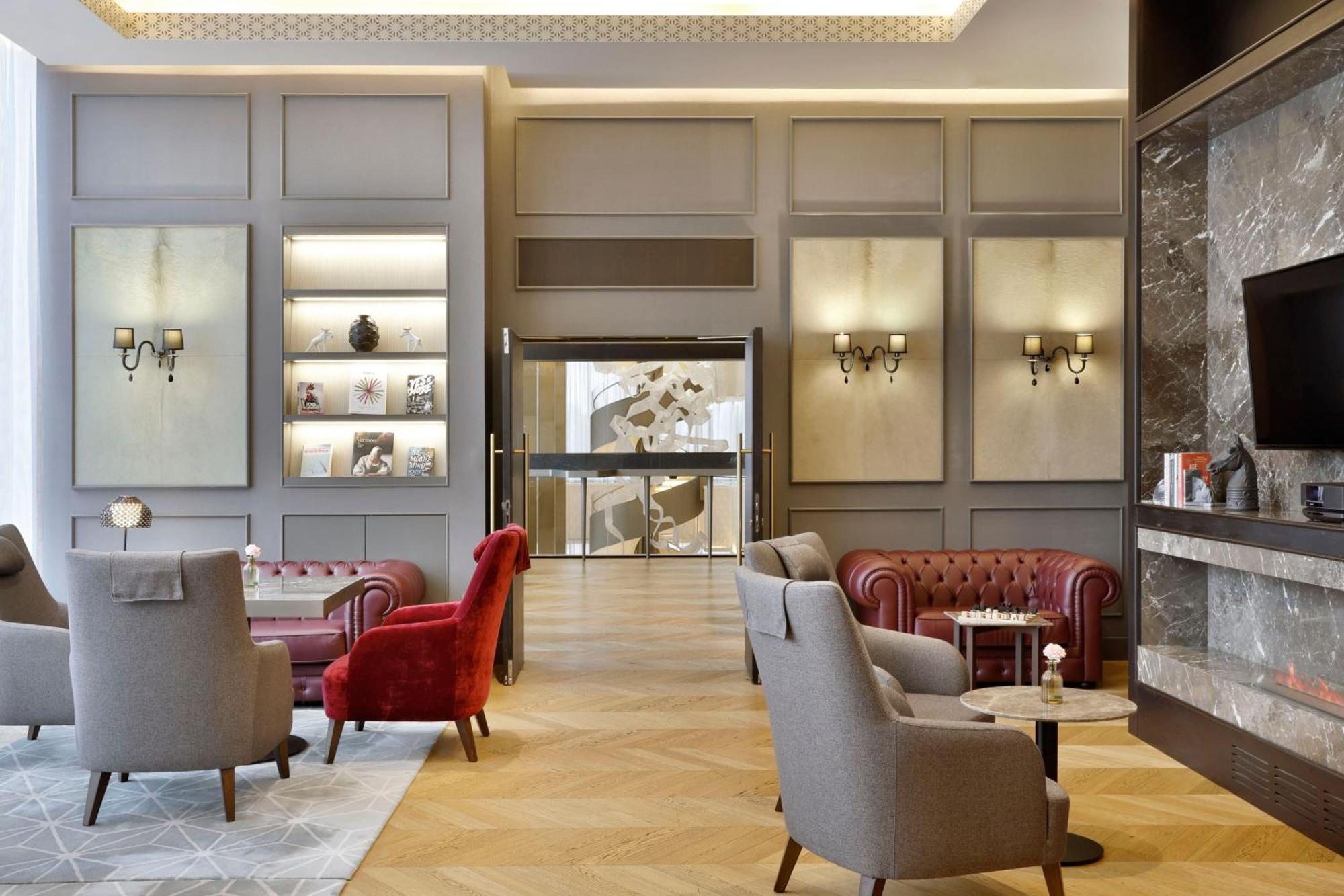 Sheraton Astana Hotel Exteriér fotografie The hotel's lobby